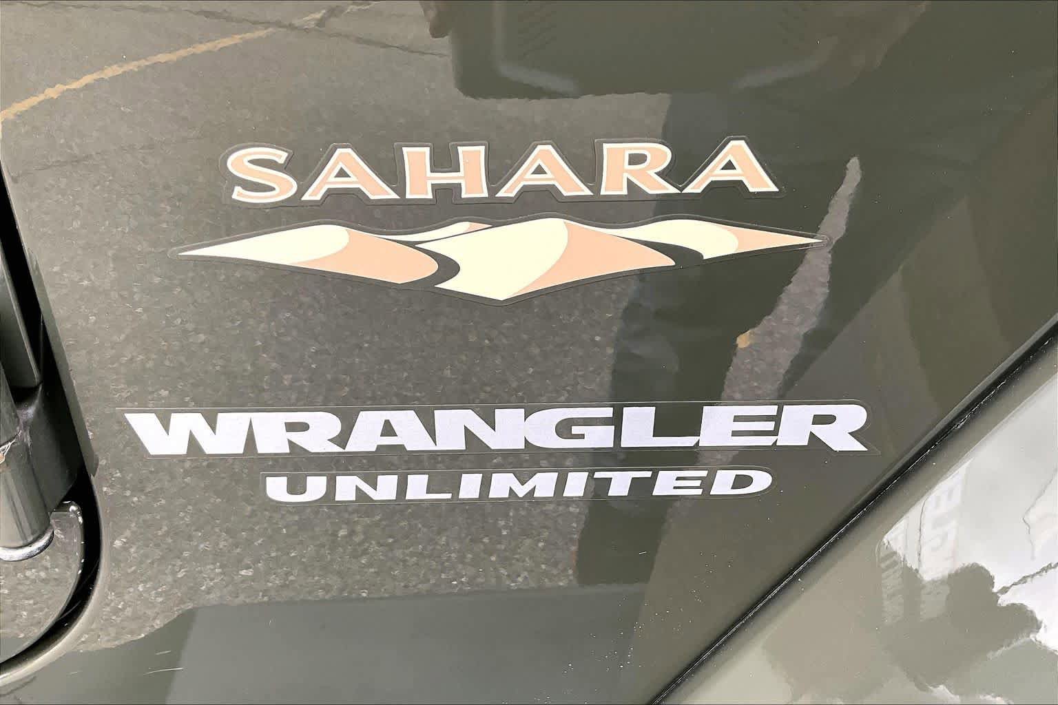 Used 2015 Jeep Wrangler Unlimited Sahara w/ Dual Top Group AWD/4WD image 32
