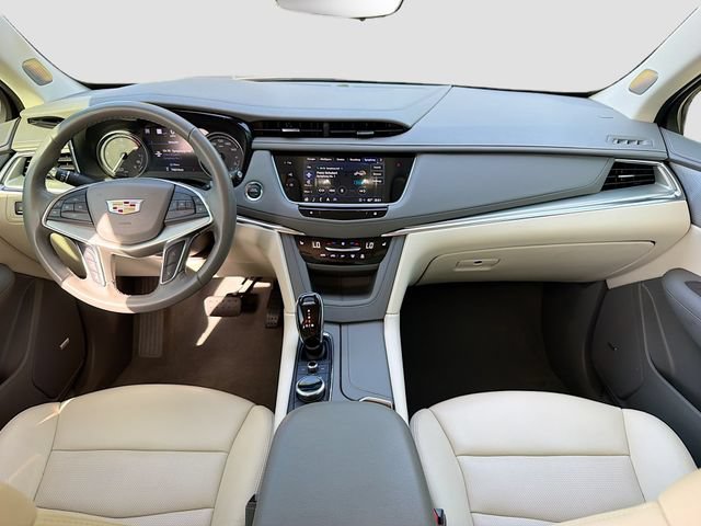 Used 2022 Cadillac XT5 Premium Luxury w/ Technology Package AWD/4WD image 16