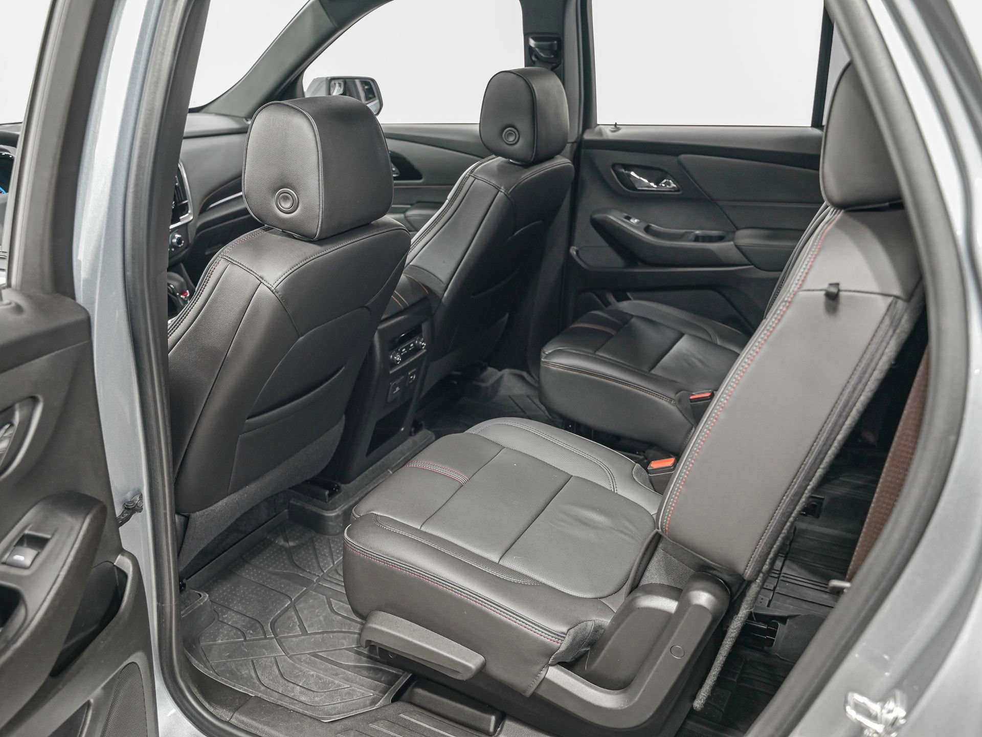 Used 2023 Chevrolet Traverse RS w/ LPO, Floor Liner Package AWD/4WD image 27