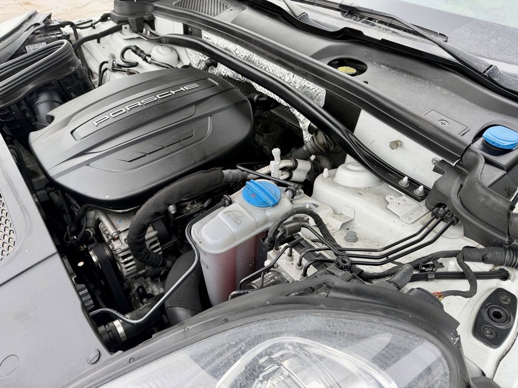 Used 2018 Porsche Macan image 44