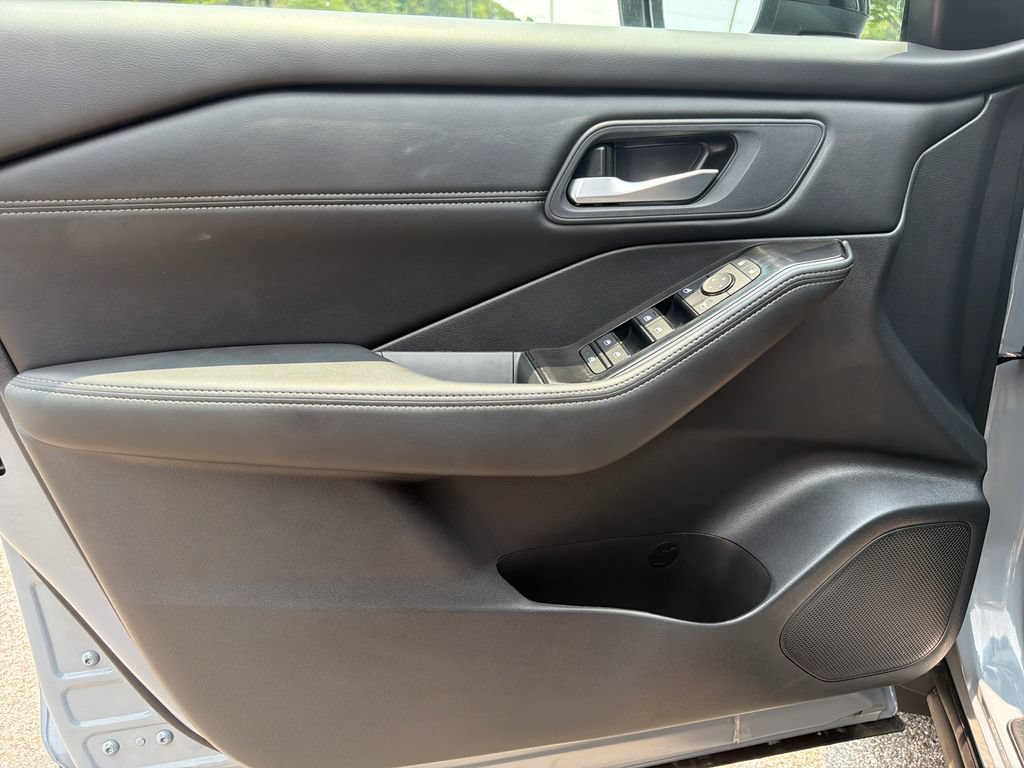 Used 2026 Nissan Rogue Dark Armor FWD image 34