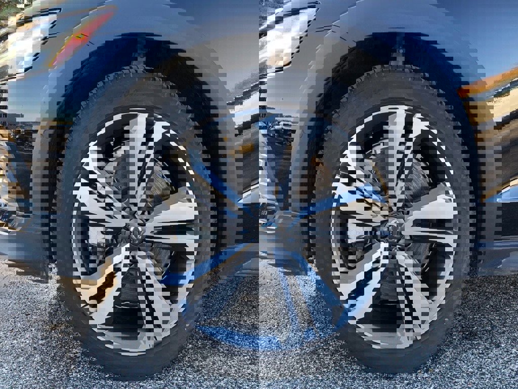 Used 2025 Volvo V60 B5 Cross Country Plus image 9