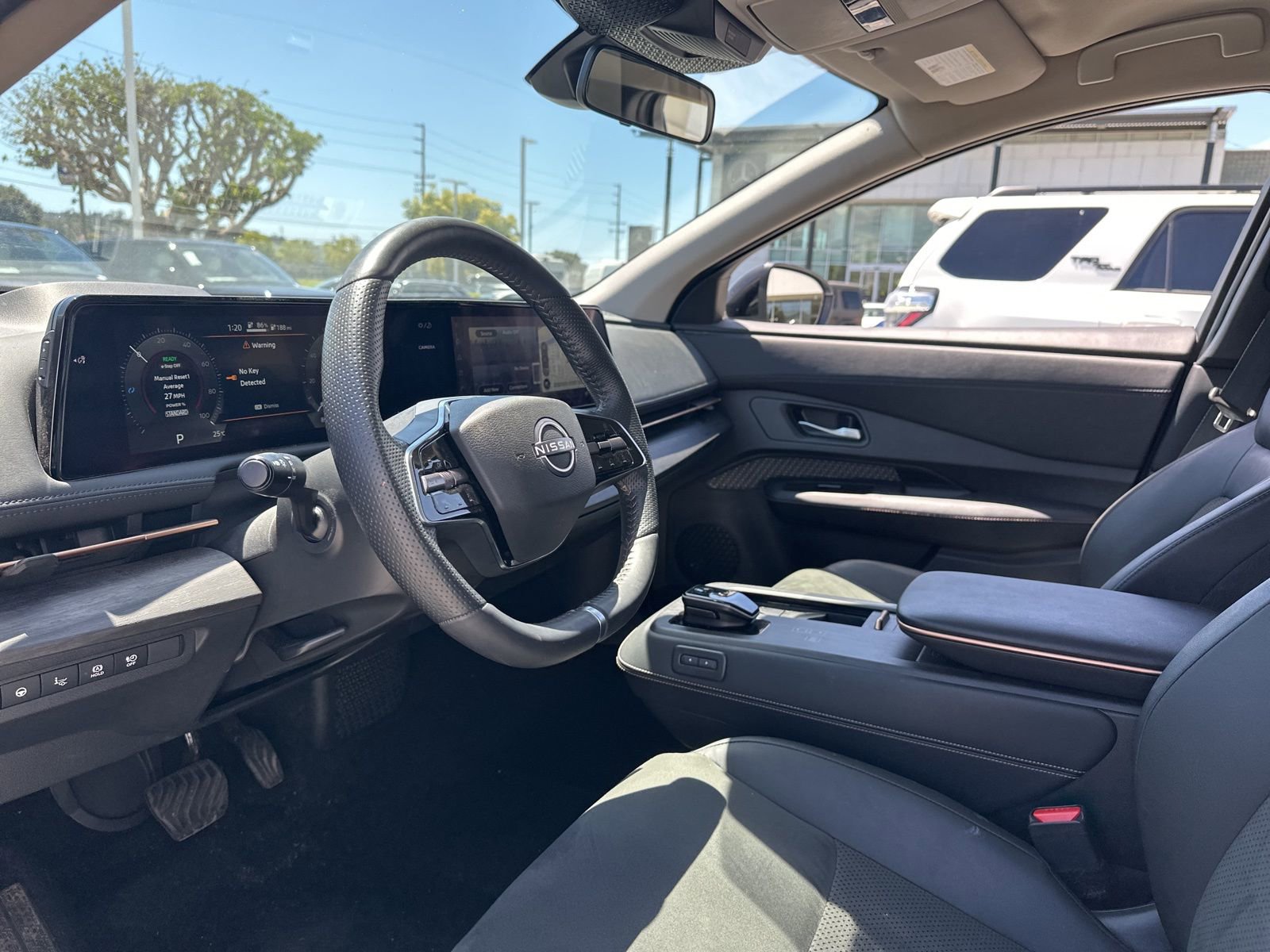 Used 2024 Nissan Ariya AWD image 11