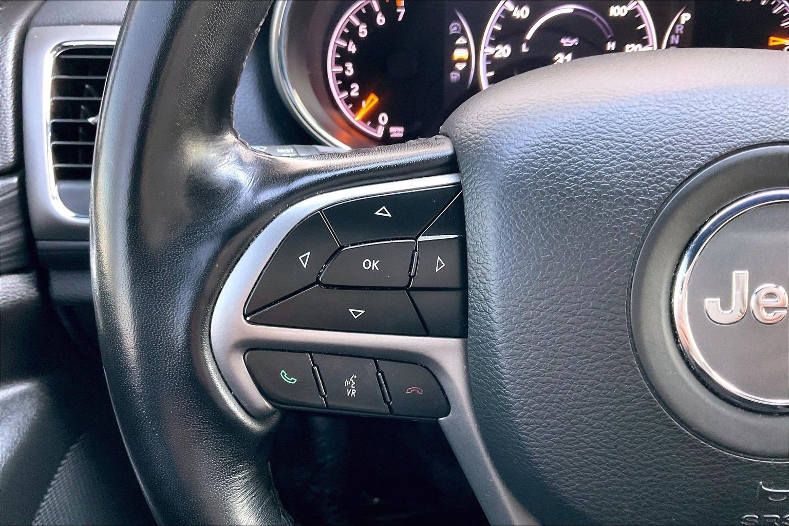 Used 2022 Jeep Grand Cherokee Laredo X image 8