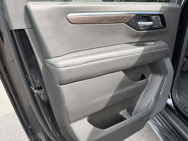 Used 2025 Chevrolet Suburban LT AWD/4WD image 14
