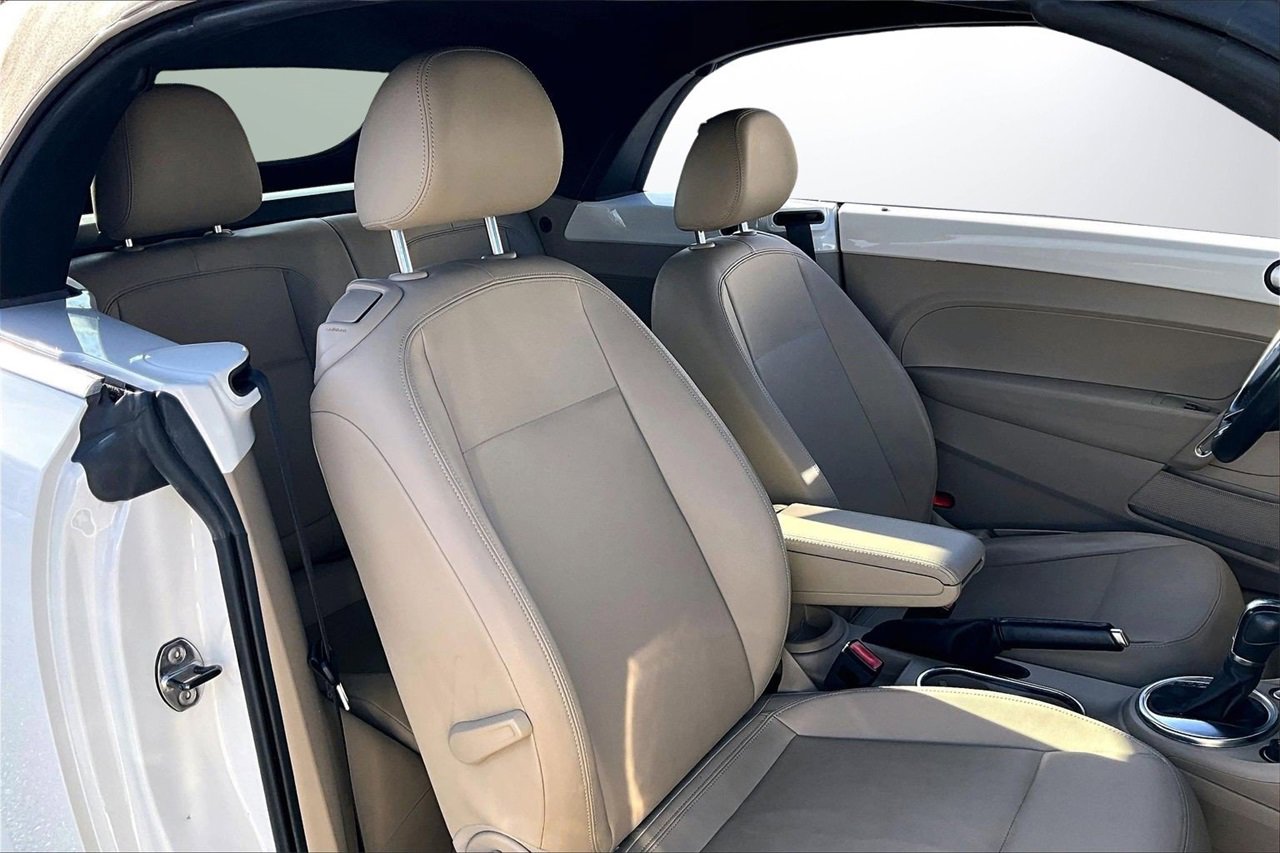 Used 2013 Volkswagen Beetle TDI image 19