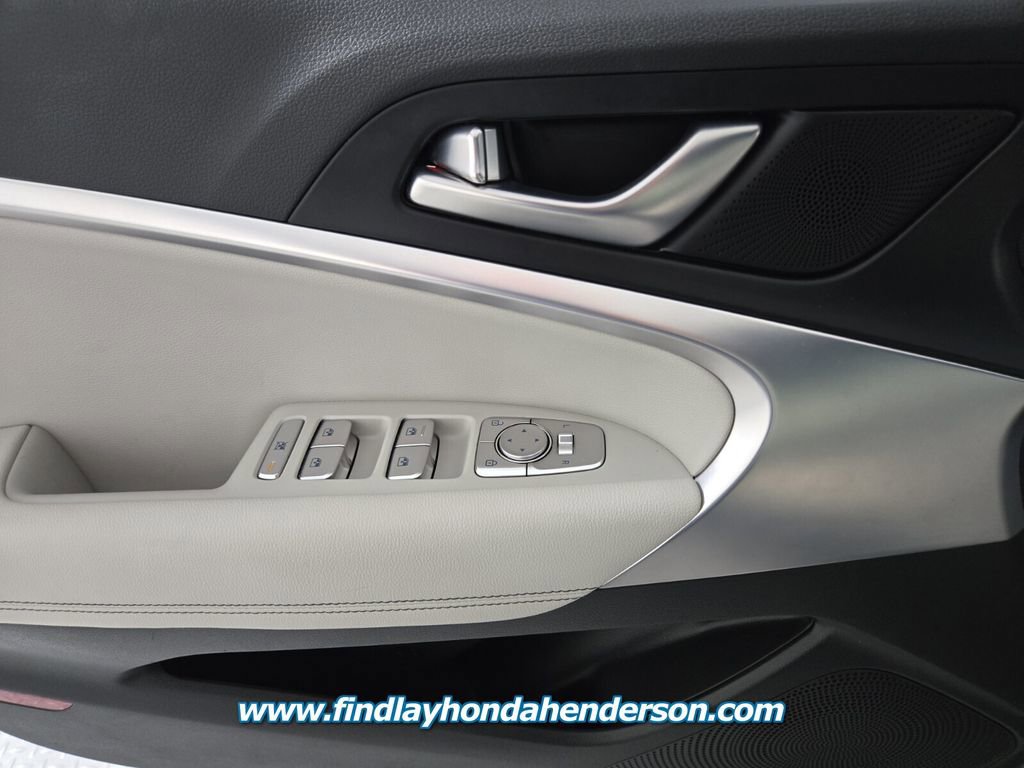 Used 2024 Genesis G70 2.5T image 24