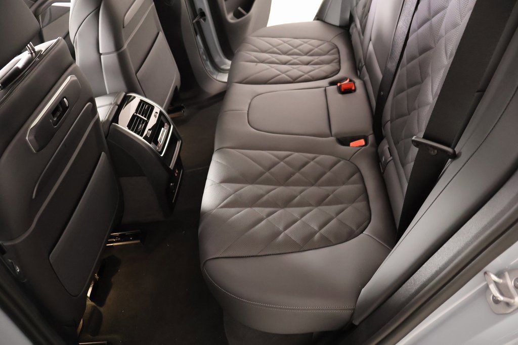 New 2026 BMW X5 M60i w/ Executive Package image 13