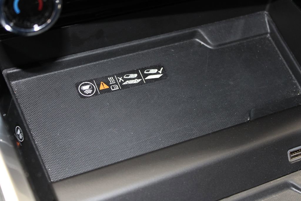 Used 2025 Chevrolet Suburban LT RWD image 44