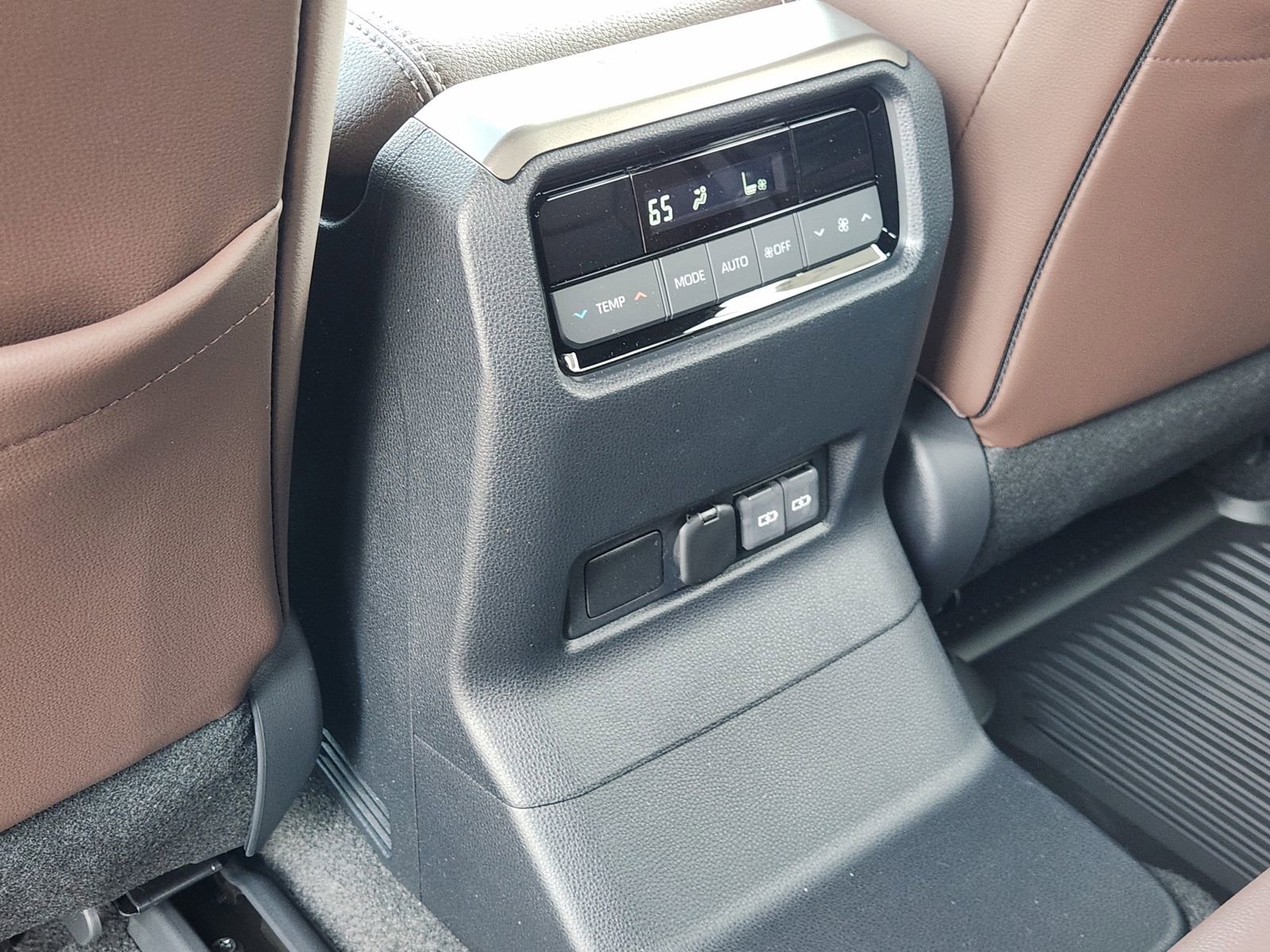 New 2026 Toyota Land Cruiser w/ Premium Package AWD/4WD image 27