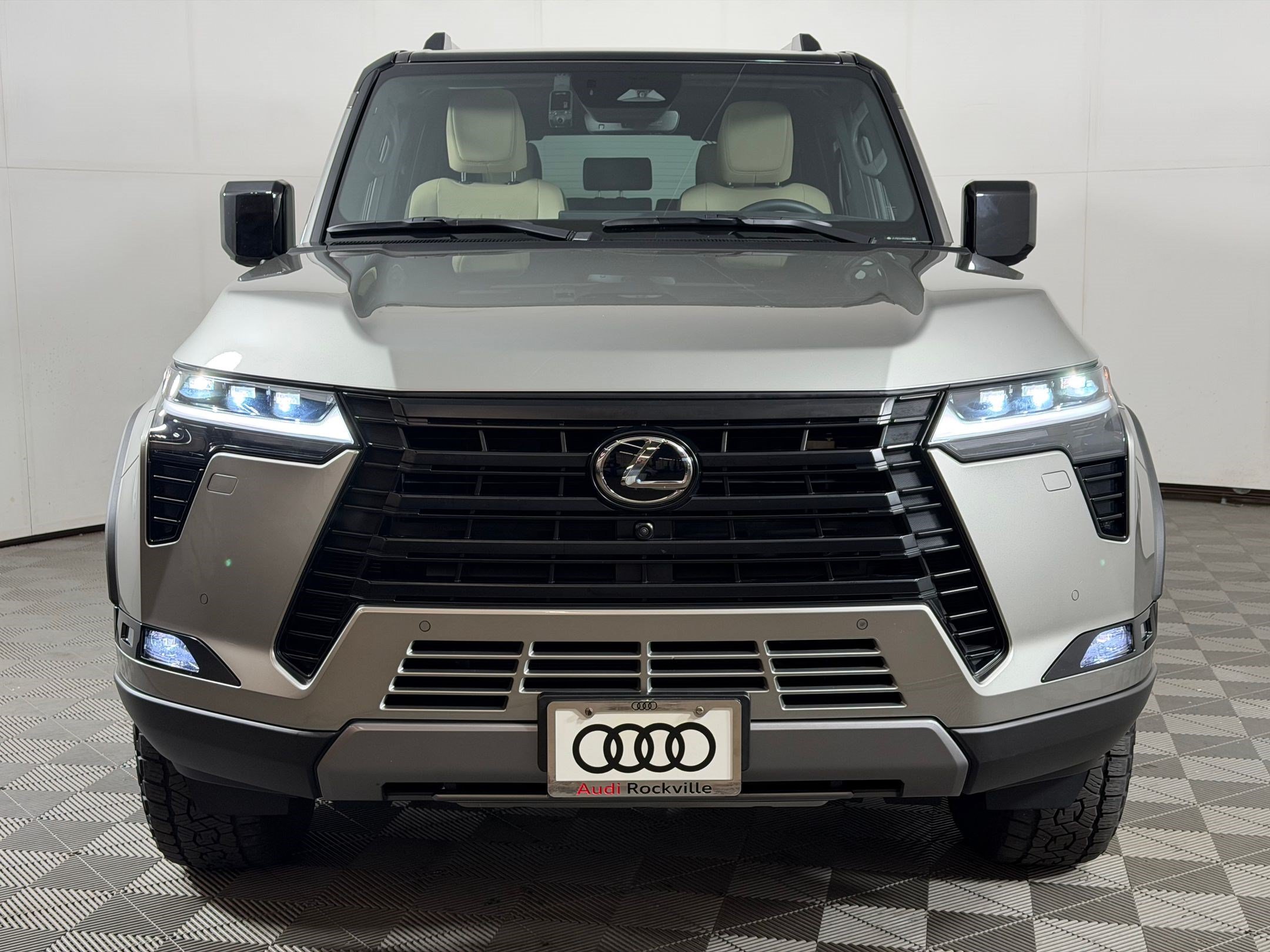 Used 2024 Lexus GX 550 AWD/4WD image 6