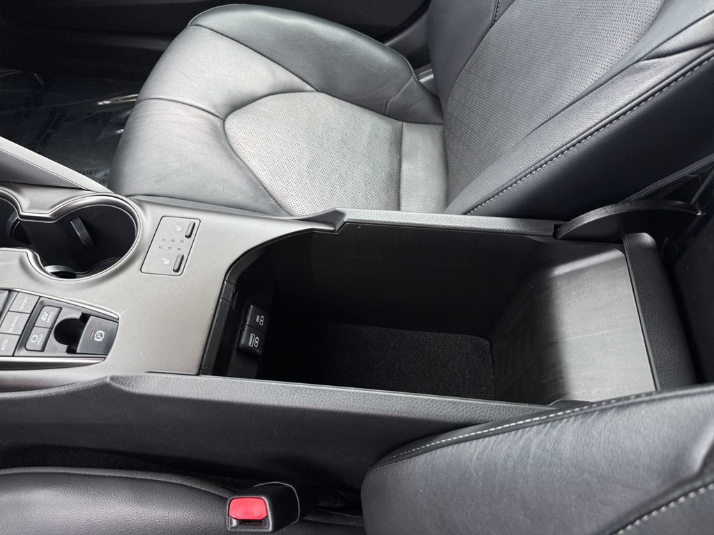 Certified 2022 Toyota Camry XSE FWD image 28