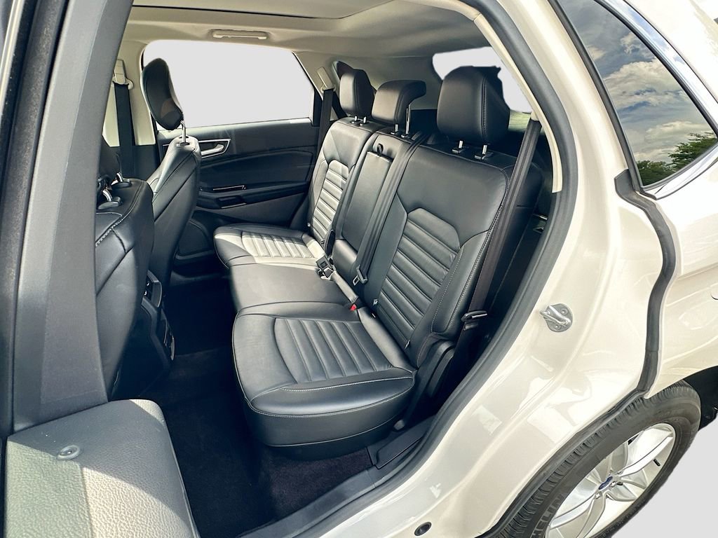 Used 2016 Ford Edge SEL w/ Equipment Group 201A AWD/4WD image 23