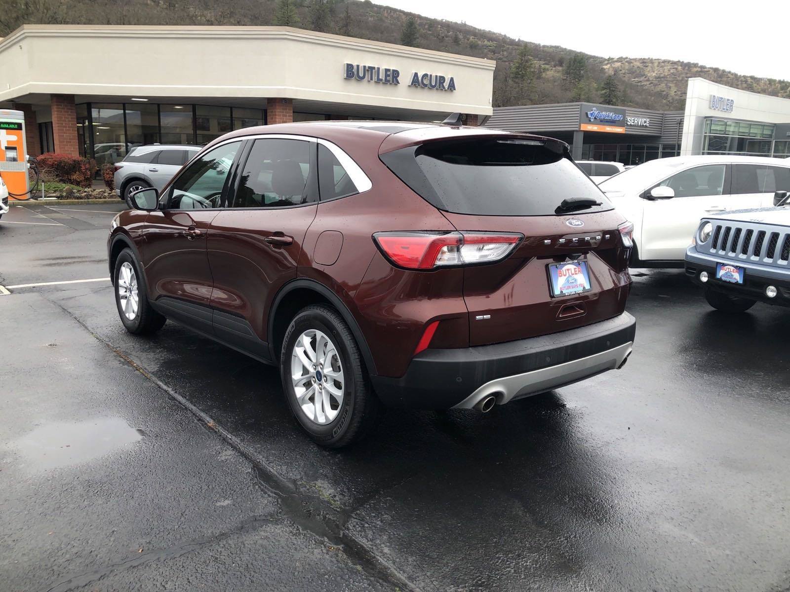 Used 2021 Ford Escape SE w/ Cold Weather Package FWD image 3