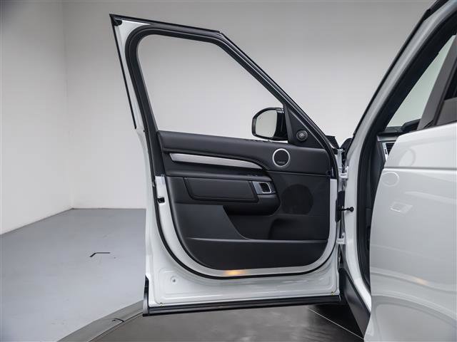 New 2026 Land Rover Discovery Limited Edition image 24