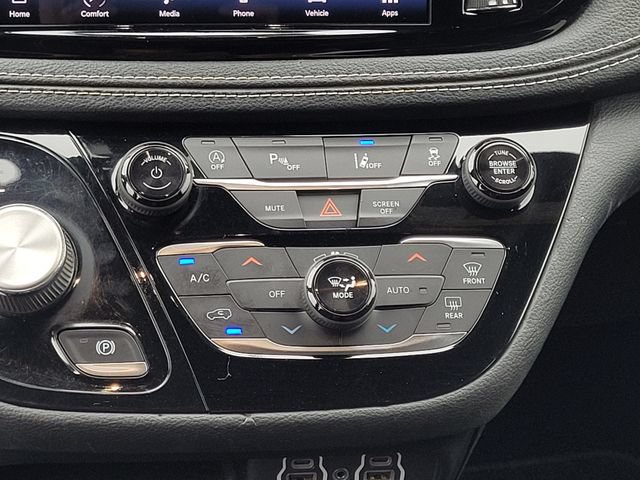 Used 2021 Chrysler Pacifica Touring w/ S Appearance Package FWD image 18