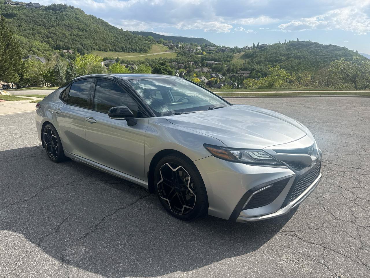 Used 2023 Toyota Camry XSE FWD image 4