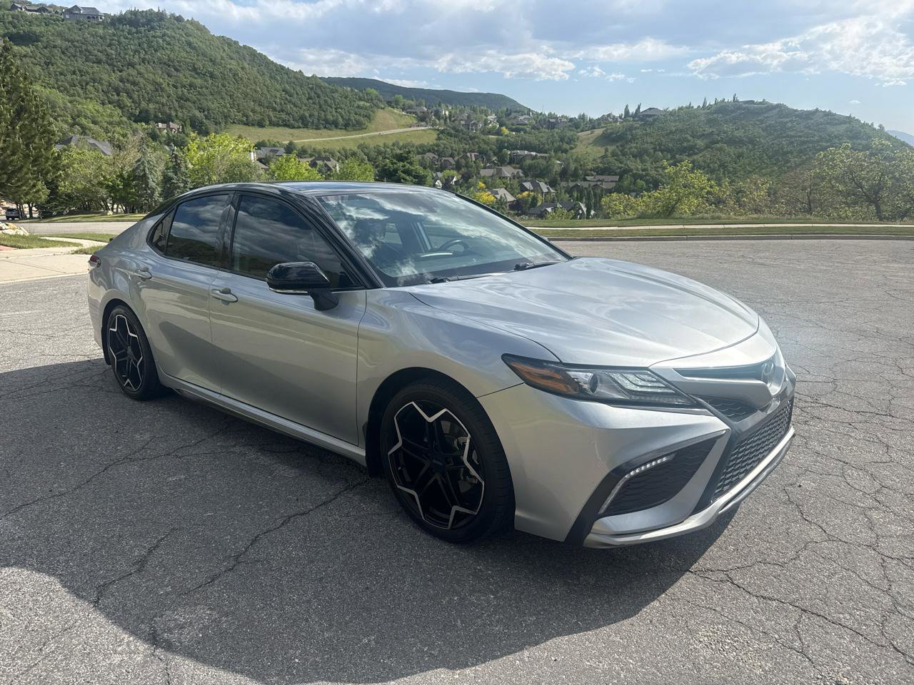 Used 2023 Toyota Camry XSE FWD image 4