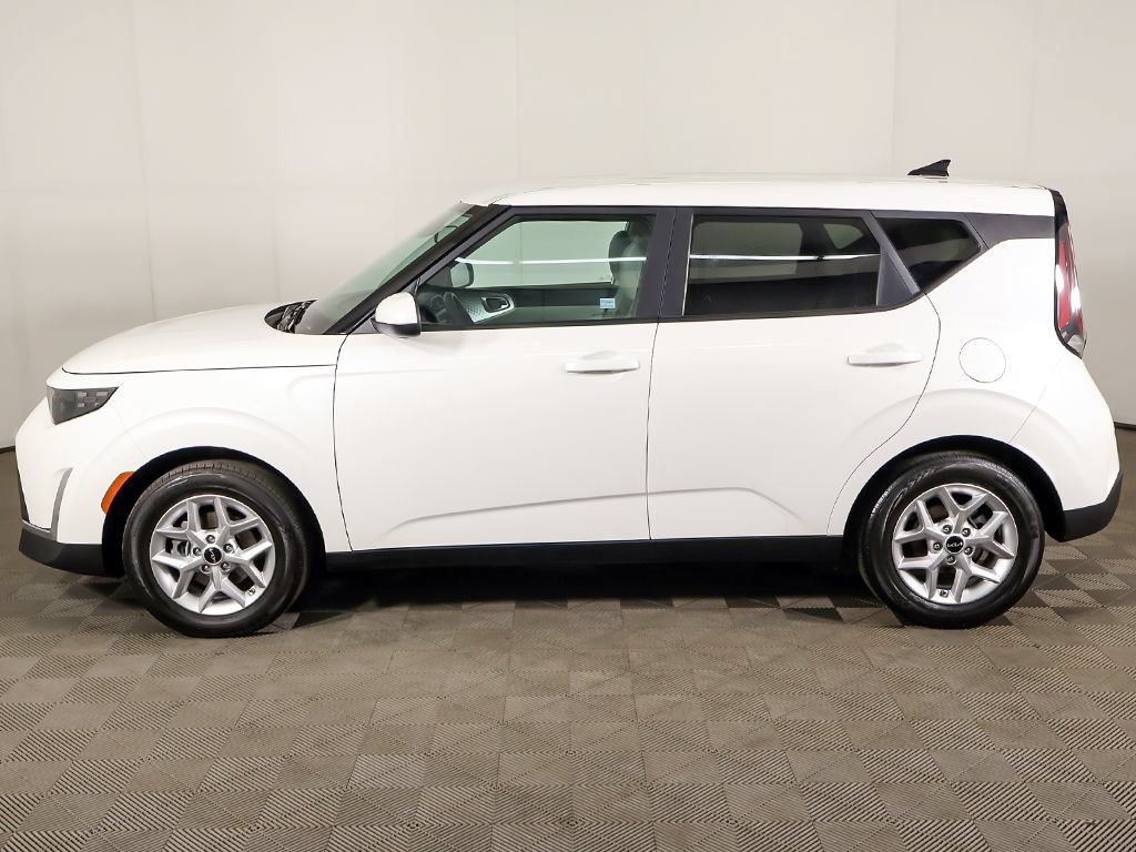 Certified 2023 Kia Soul LX w/ LX Technology Package FWD image 16