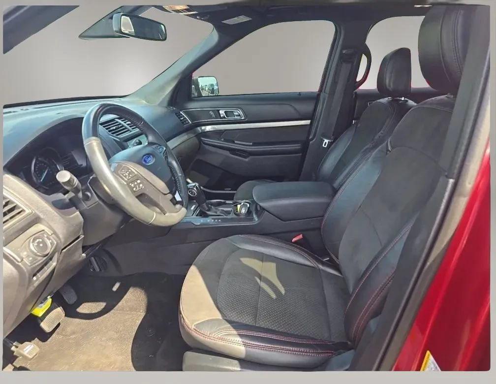Used 2019 Ford Explorer XLT w/ Equipment Group 202A FWD image 6