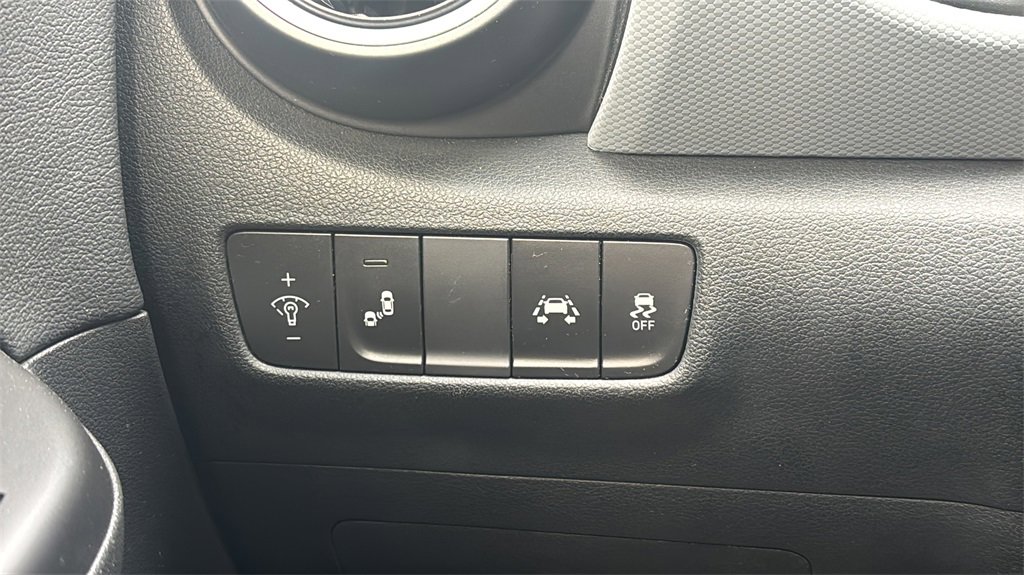 Used 2021 Hyundai Kona Limited w/ Cargo Package image 28