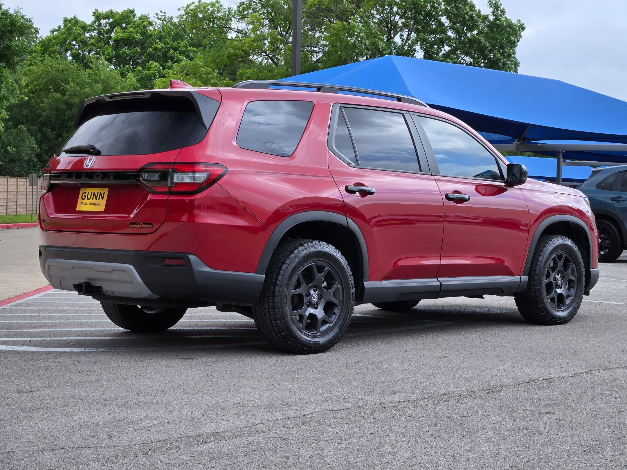 Used 2024 Honda Pilot TrailSport image 3