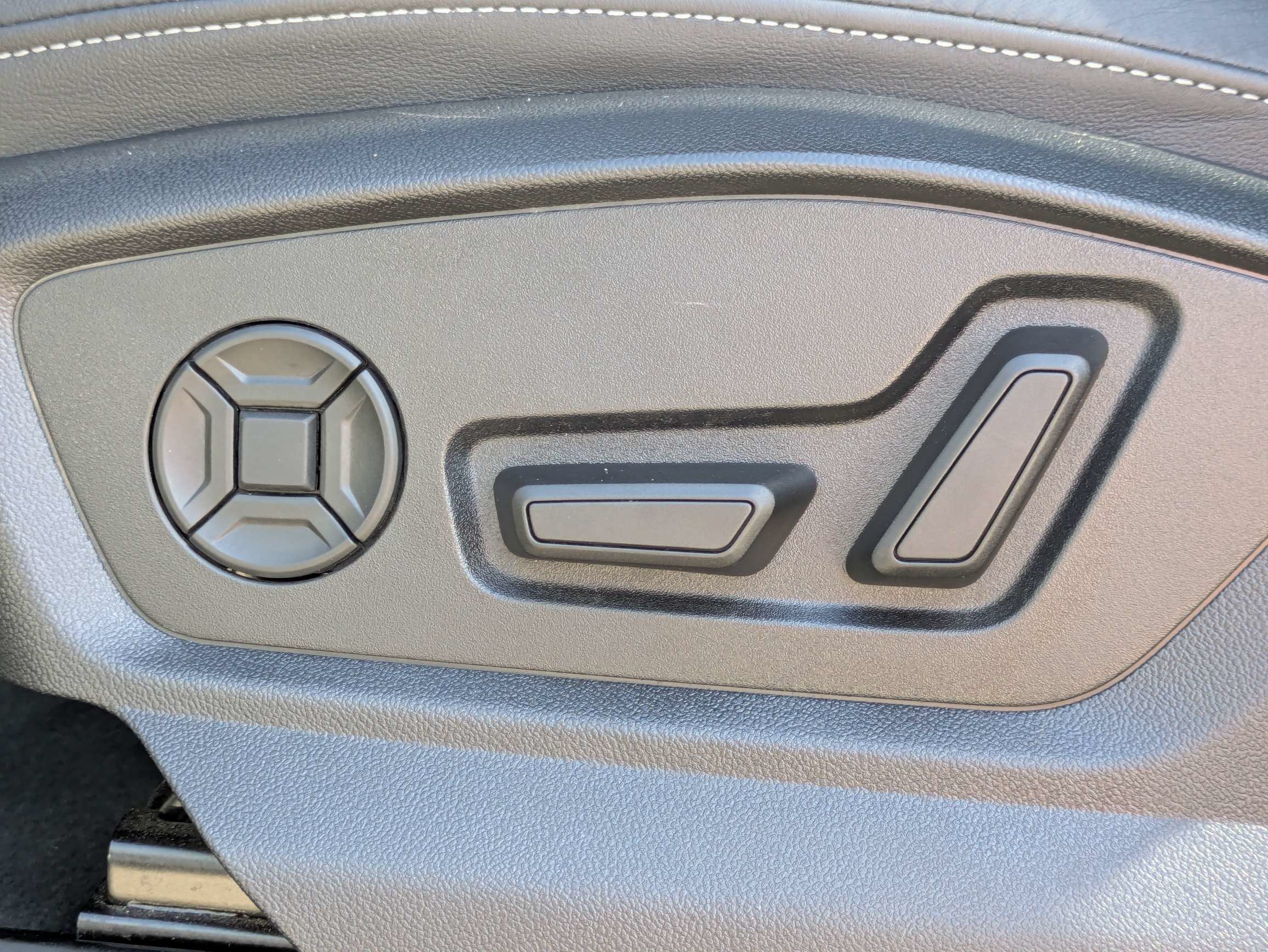 Used 2023 Audi Q8 Prestige AWD/4WD image 24