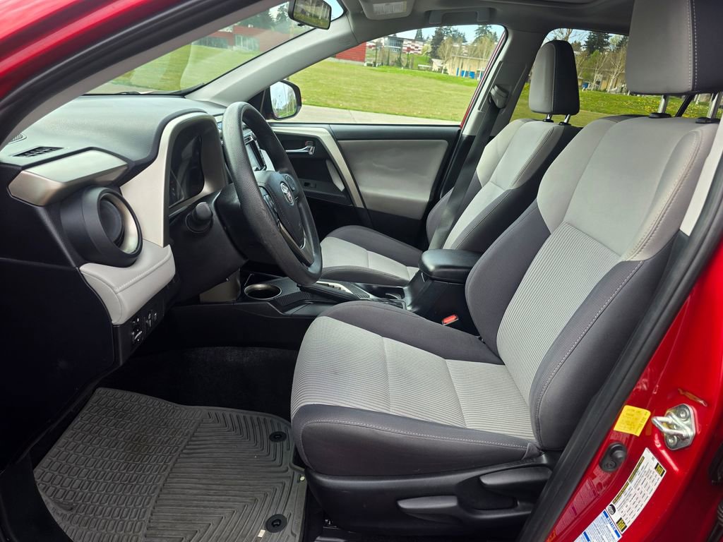 Used 2015 Toyota RAV4 XLE AWD/4WD image 12
