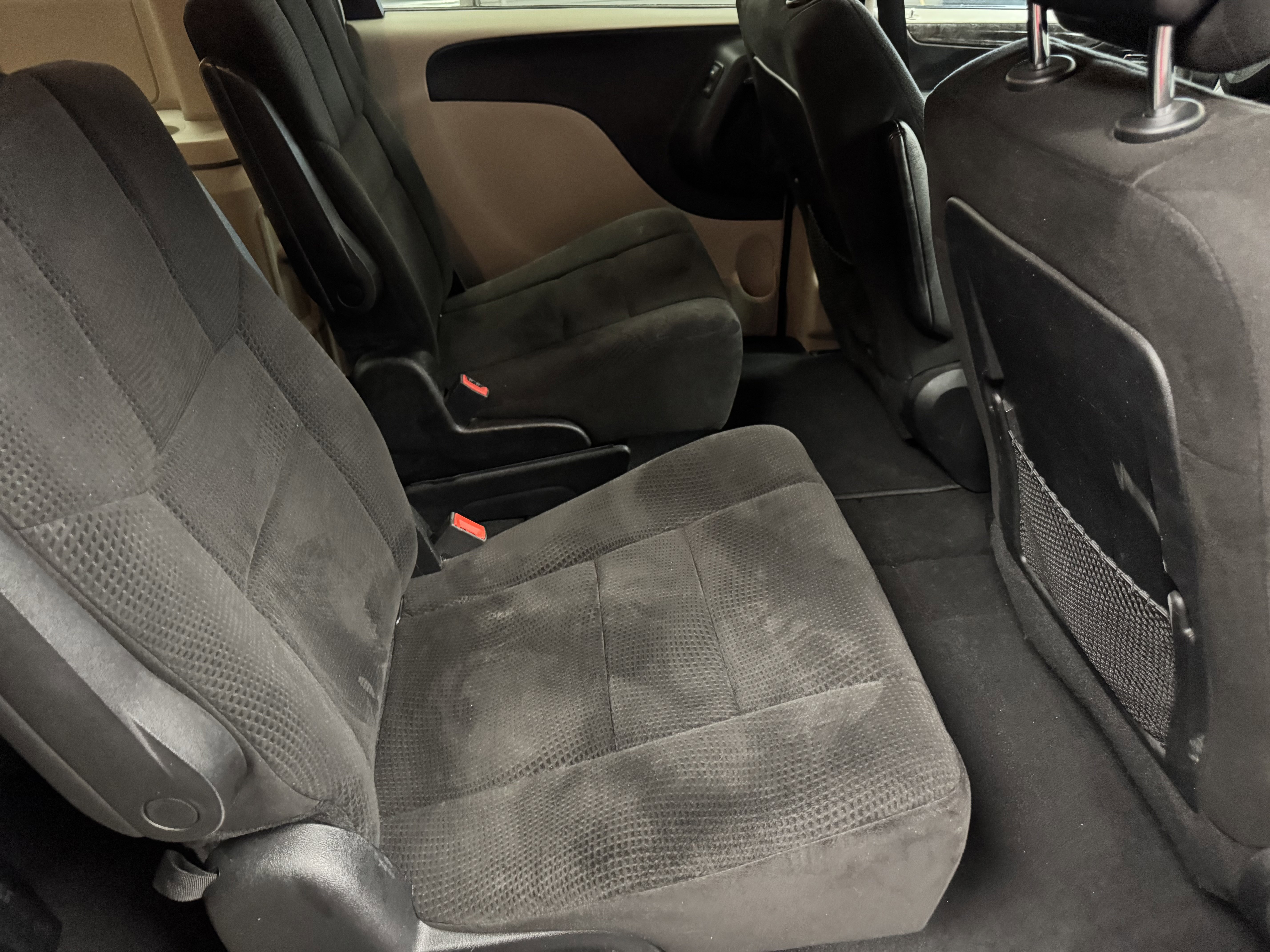 Used 2014 Dodge Grand Caravan SXT FWD image 16