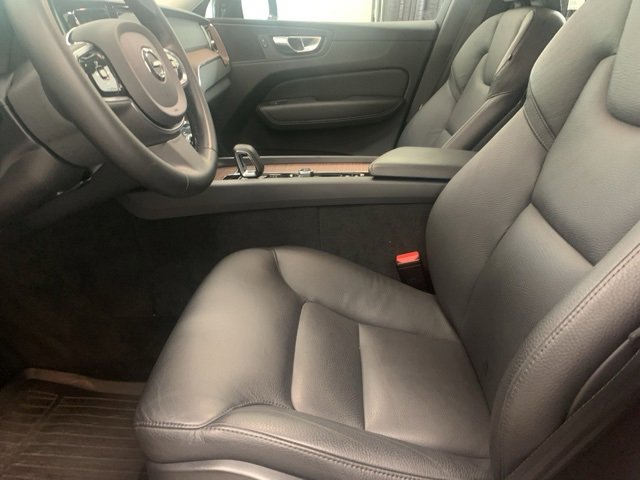 Certified 2023 Volvo XC60 B5 Plus image 9