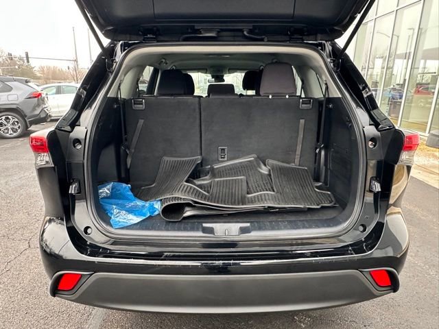 Used 2021 Toyota Highlander L image 16