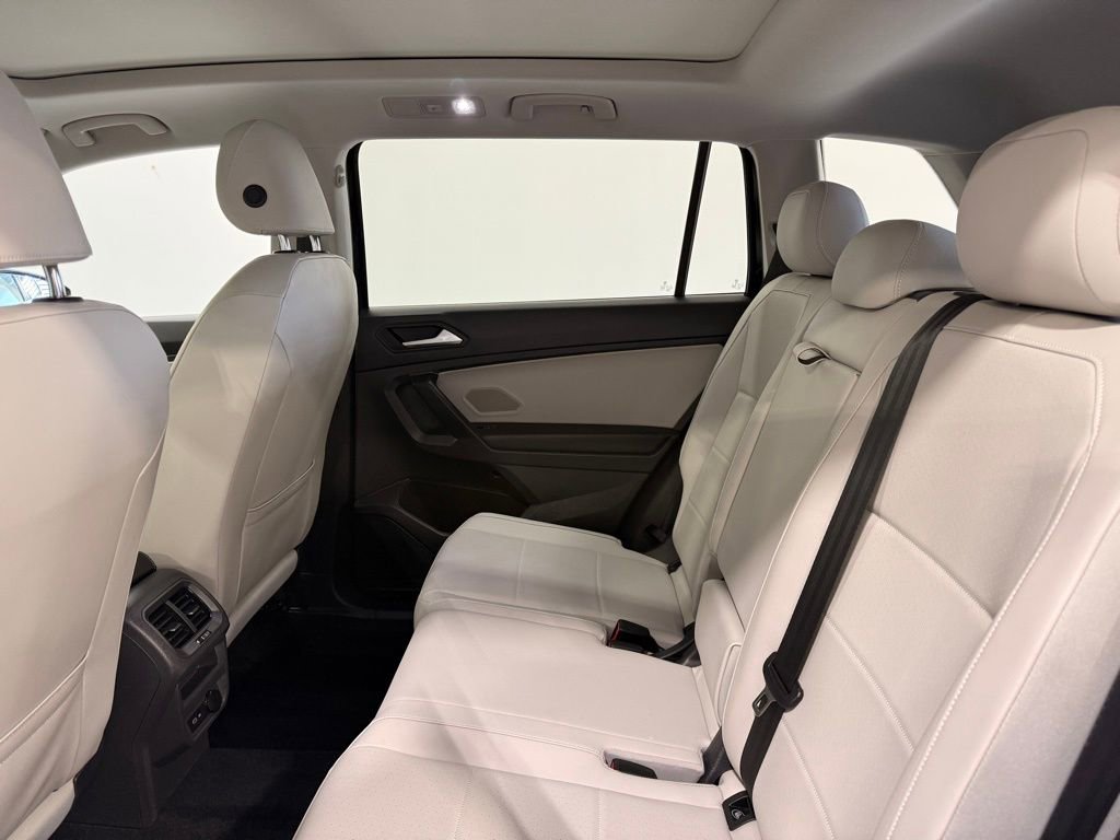 Used 2021 Volkswagen Tiguan SE image 21