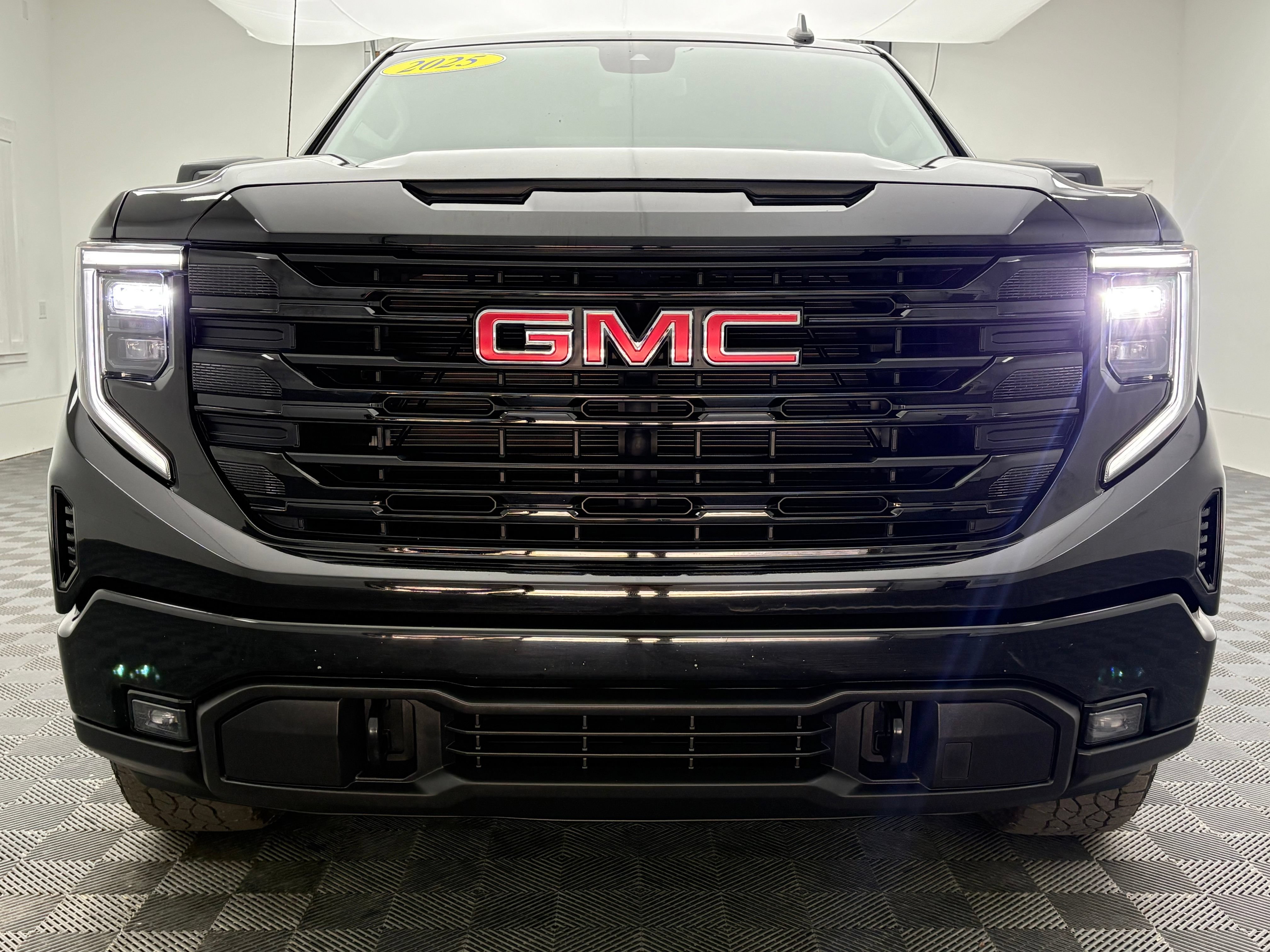 Used 2025 GMC Sierra 1500 Elevation AWD/4WD image 11