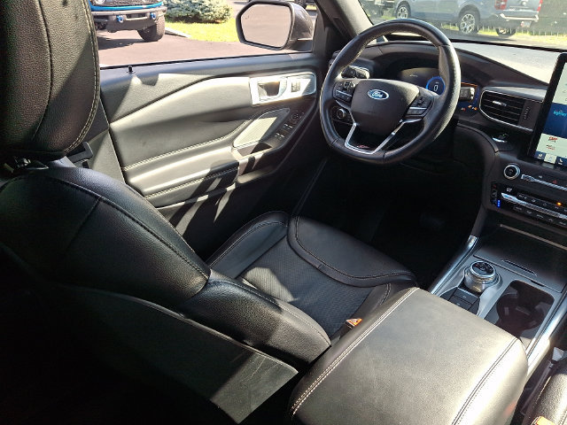 Certified 2020 Ford Explorer ST w/ Premium Technology Package AWD/4WD image 17