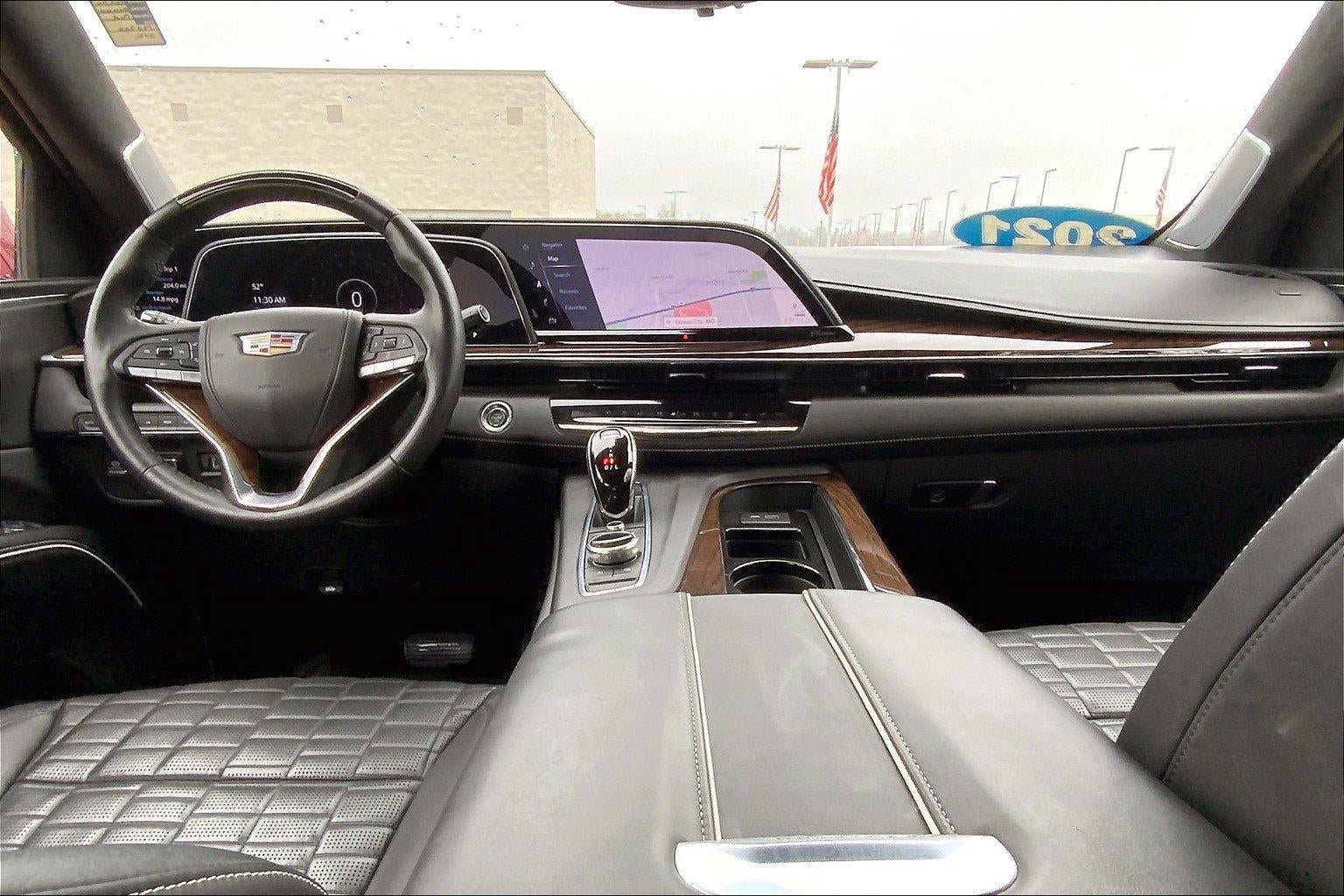 Used 2021 Cadillac Escalade Premium Luxury Platinum w/ Heavy-Duty Trailer Package AWD/4WD image 16