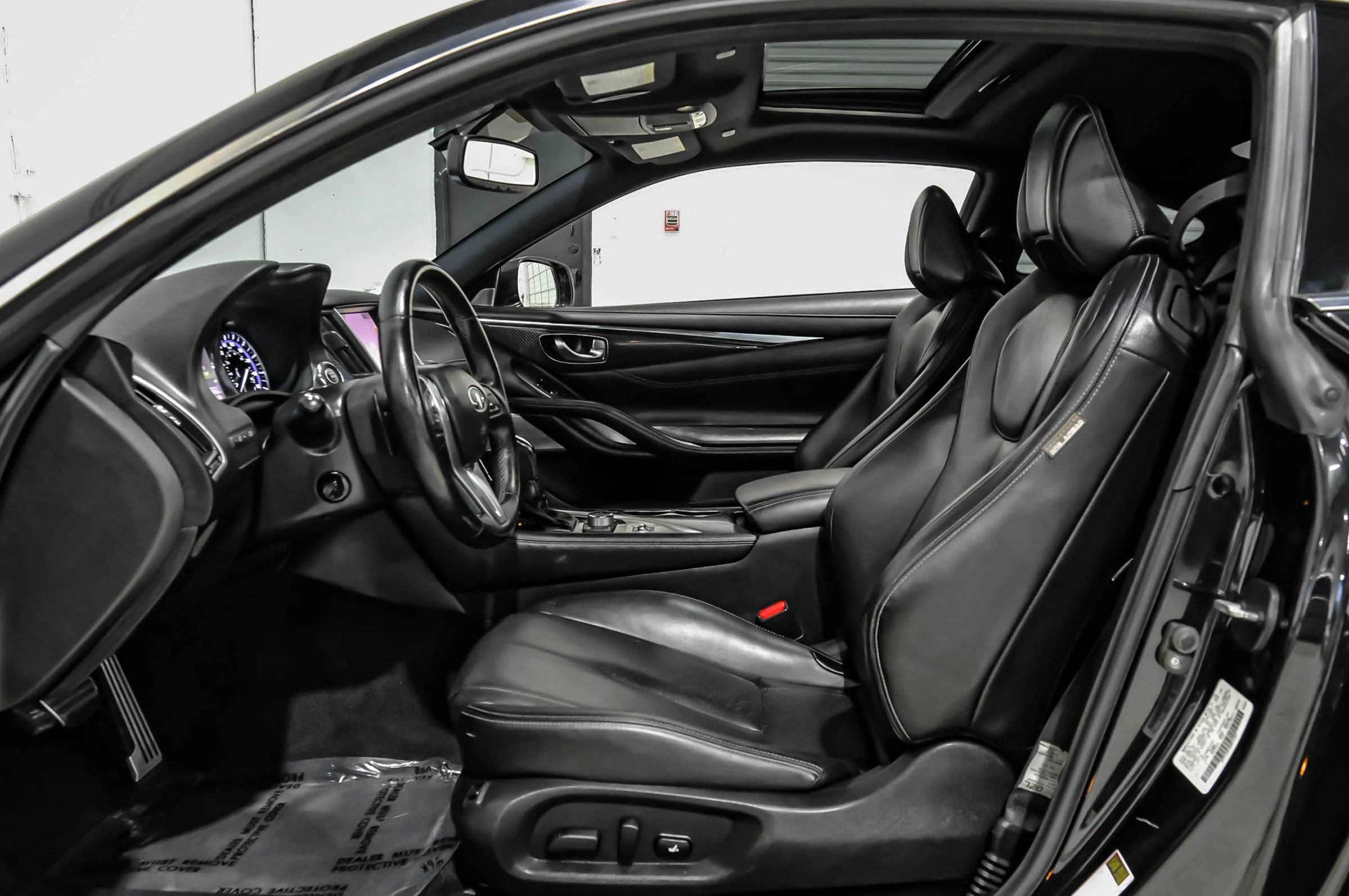 Used 2017 INFINITI Q60 Red Sport 400 RWD image 21