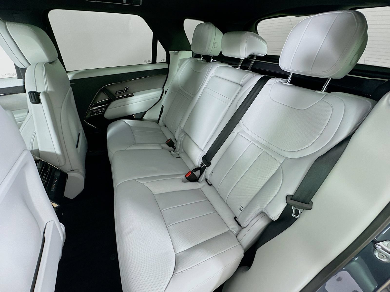 New 2026 Land Rover Range Rover Sport SE AWD/4WD image 36