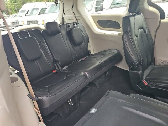 Used 2023 Chrysler Pacifica Touring-L FWD image 18