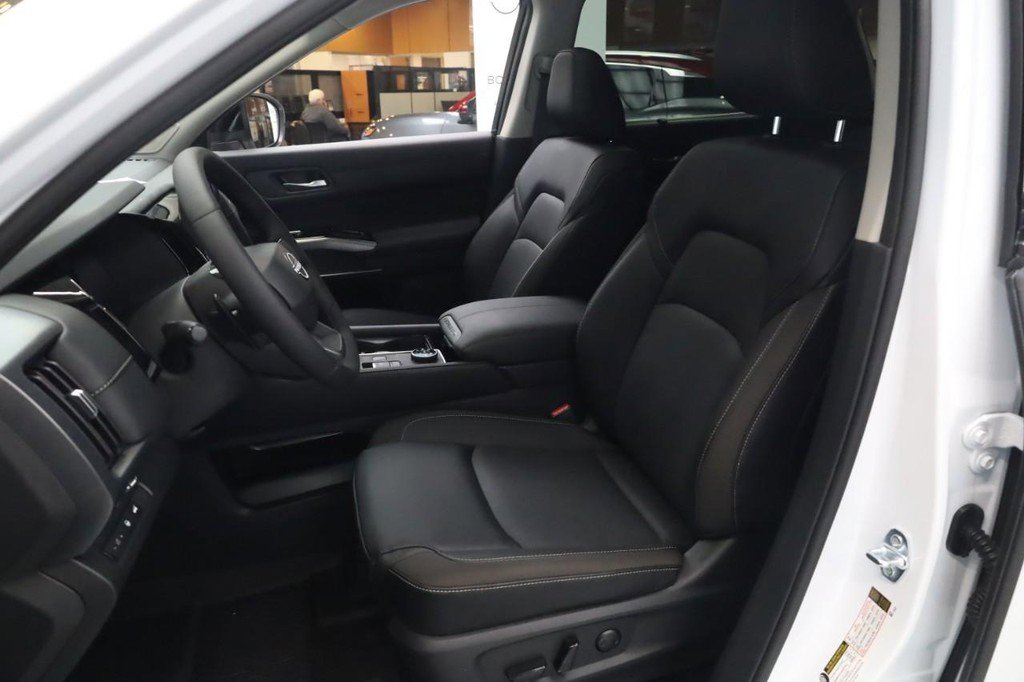 New 2026 Nissan Pathfinder SL w/ SL Premium Package image 18