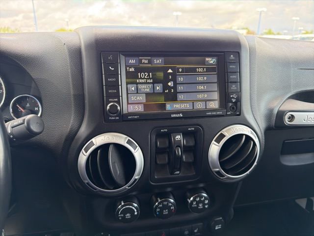 Used 2016 Jeep Wrangler Unlimited Sahara w/ Connectivity Group AWD/4WD image 24