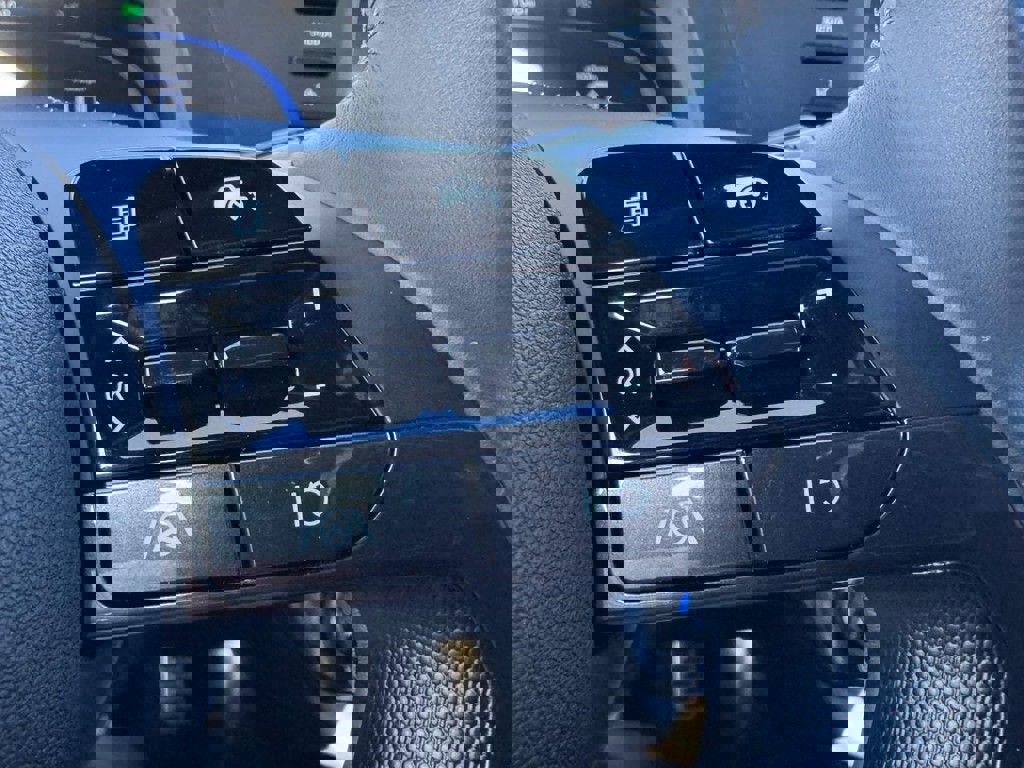 Certified 2025 Hyundai Elantra Sport image 17