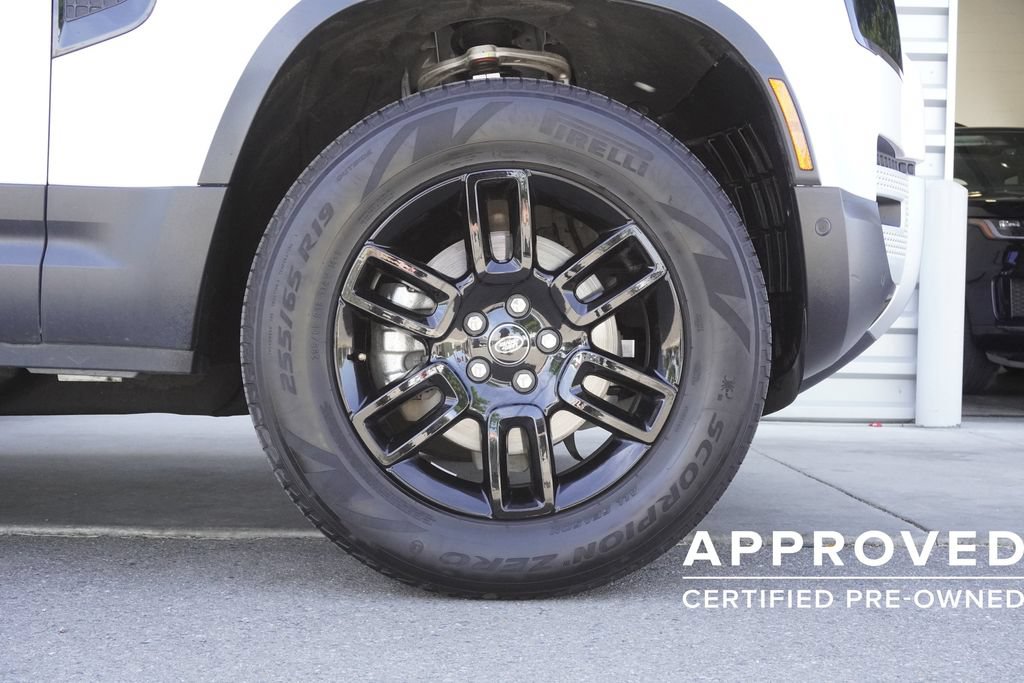 Used 2025 Land Rover Defender 110 S AWD/4WD image 33