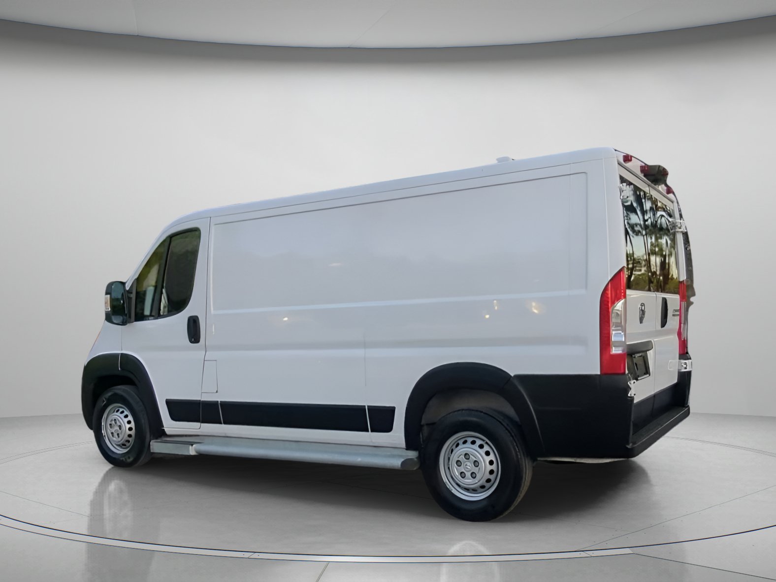 Used 2025 RAM ProMaster 2500 w/ U-Haul Equipment Group FWD image 19