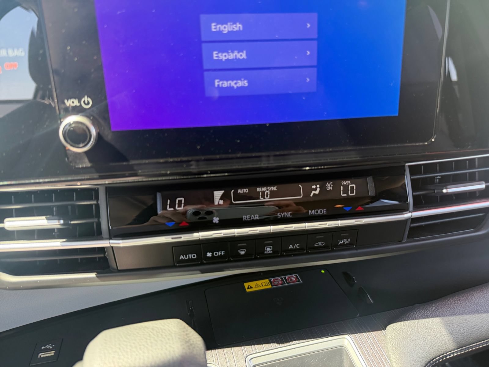 Used 2025 Toyota Sienna LE w/ LE Plus Package FWD image 17