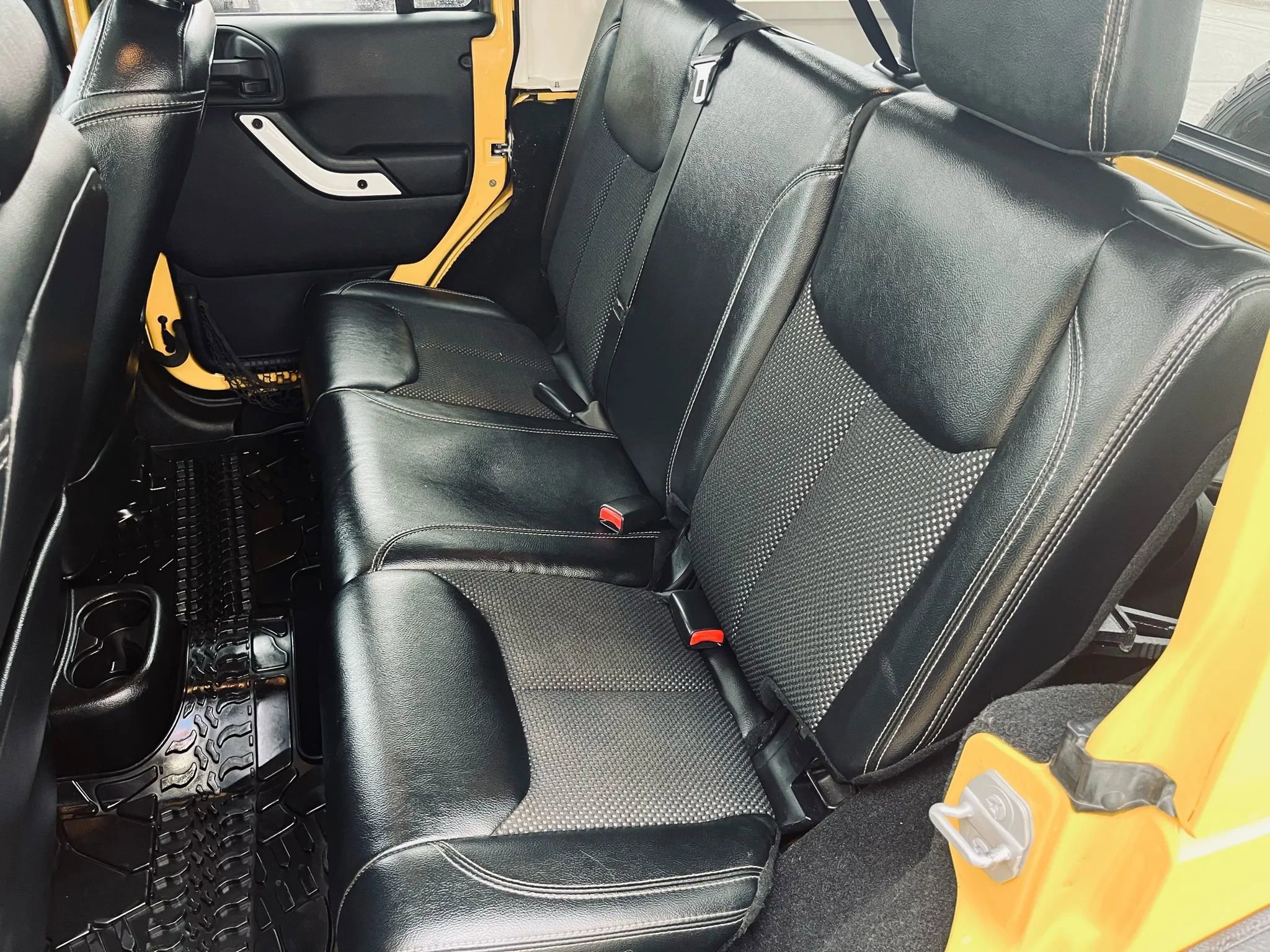 Used 2015 Jeep Wrangler Unlimited Sahara image 26