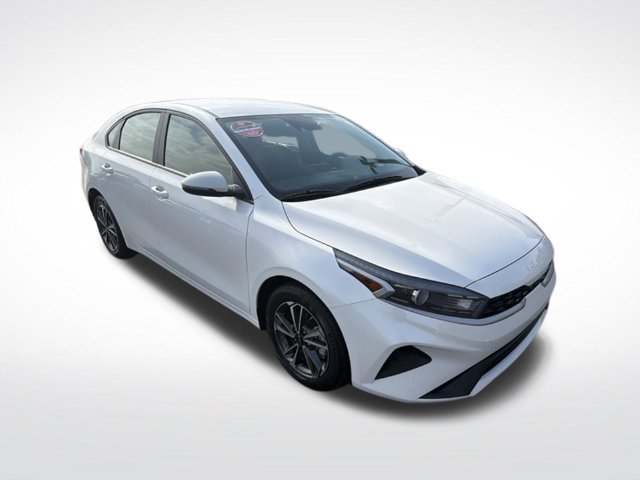 Used 2023 Kia Forte LXS w/ LXS Technology Package FWD image 8