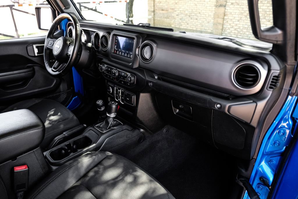 Used 2021 Jeep Gladiator Sport AWD/4WD image 23