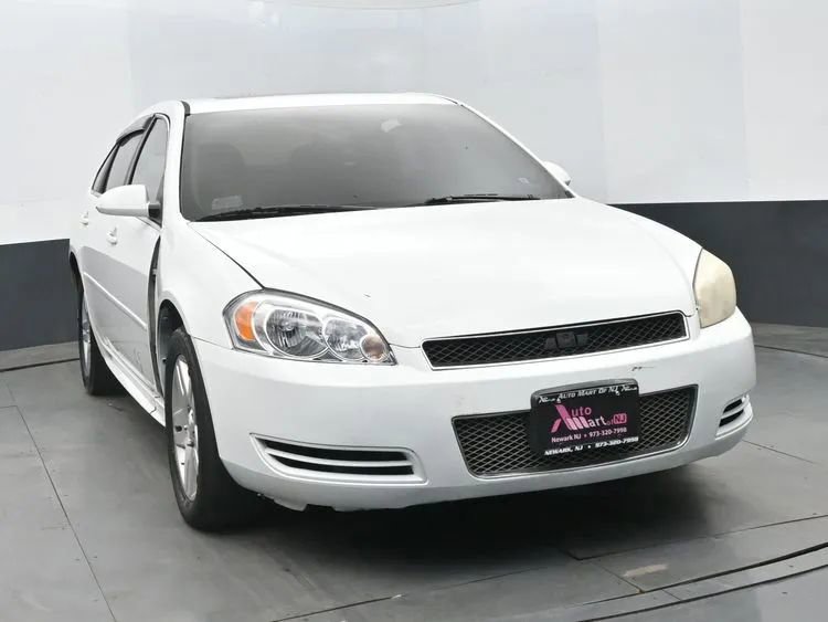 Used 2013 Chevrolet Impala LT w/ LT Sunroof Package FWD image 3