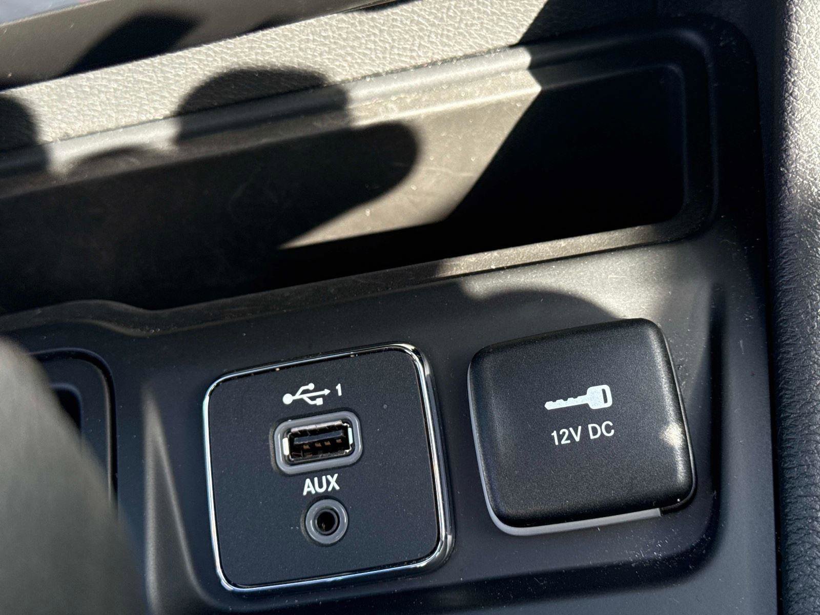 Used 2020 Jeep Cherokee Latitude w/ Cold Weather Group image 24