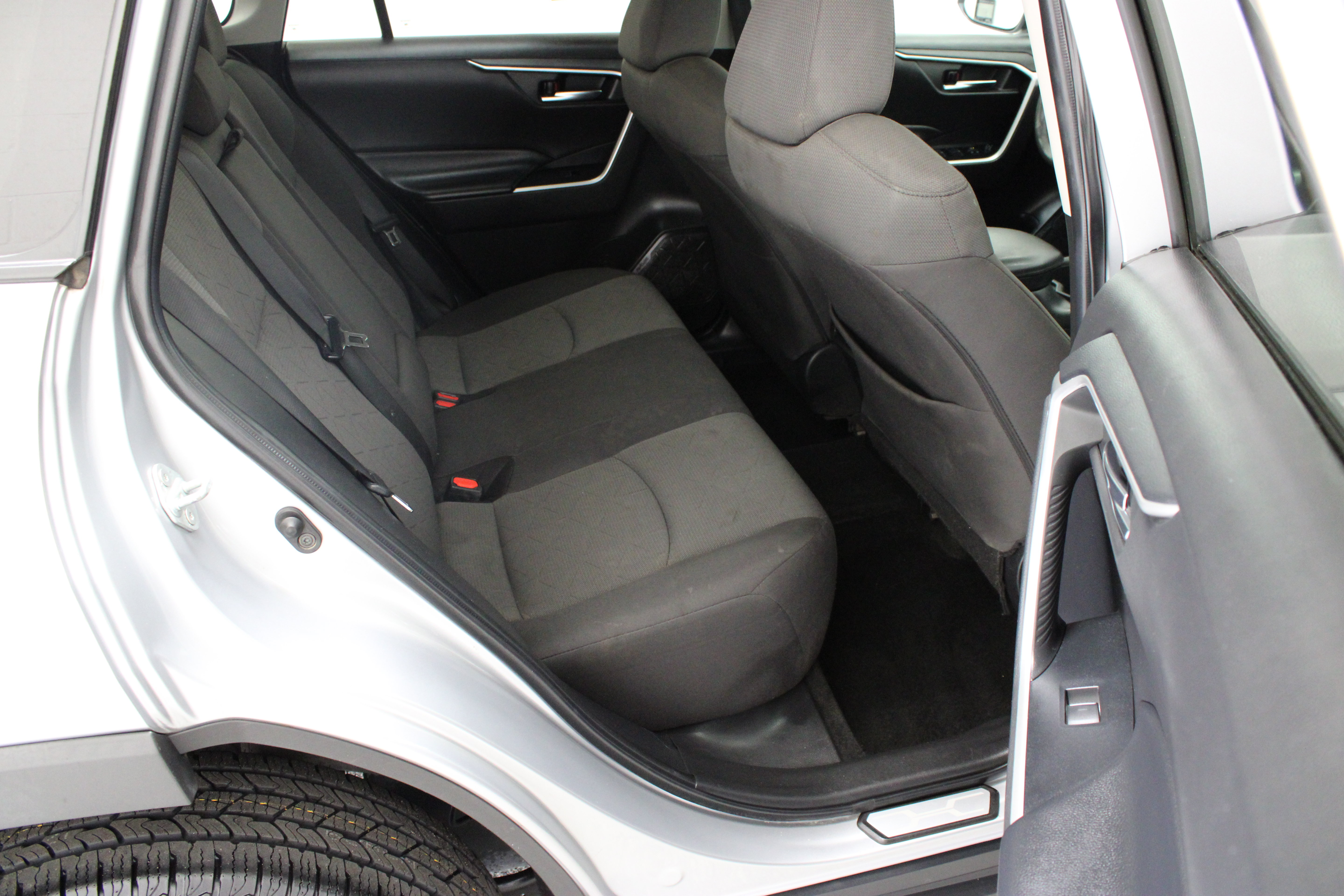 Used 2022 Toyota RAV4 XLE AWD/4WD image 32